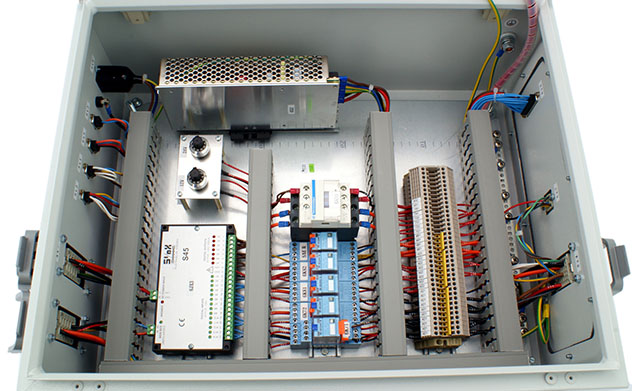 szafa sterownicza w systemach elektrotechnicznych